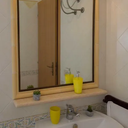Luna Villa Macari